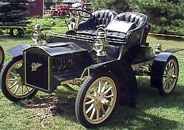 1904 Cadillac Runabout w/ Tonneau